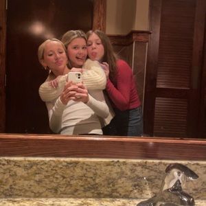 Meet your Posher, Claire